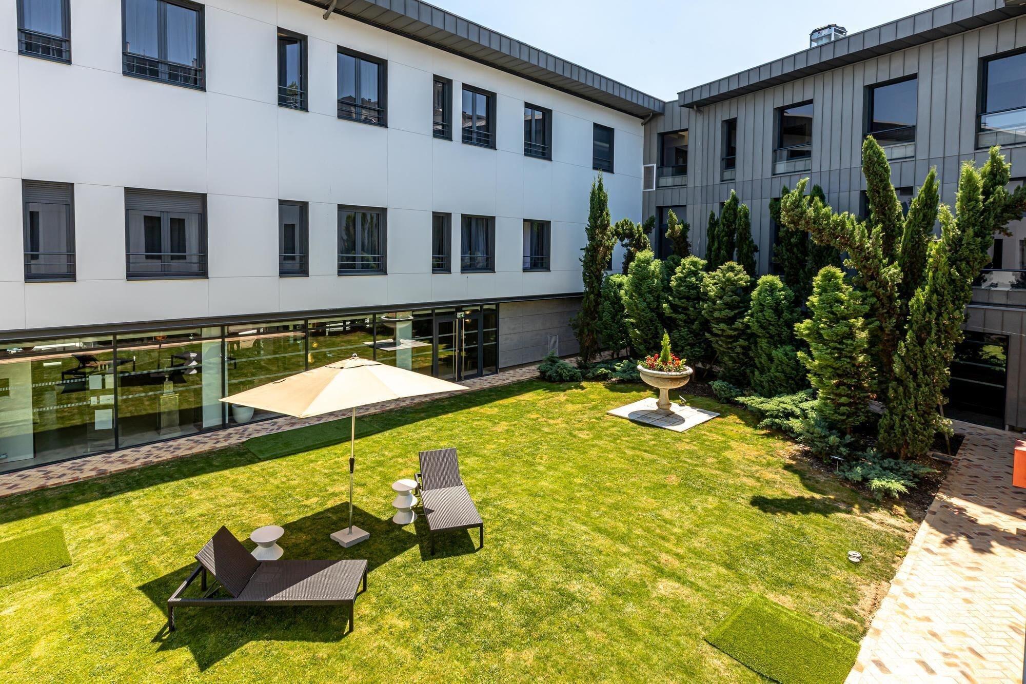 Les Jardins De St Cloud Aparthotel Сен-Кло Екстериор снимка